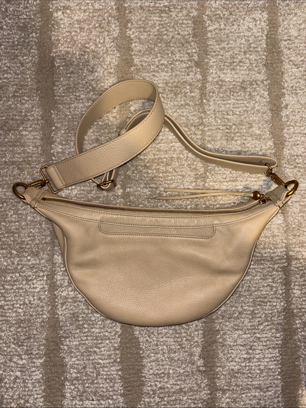 HOBO Carmen Sling Crossbody Bag 🫶🏼 - Picture 4 of 9
